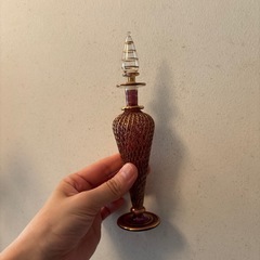 香水の小瓶の画像