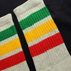 (5305) SkaterSocks ロングソックス 靴下 男女兼用 ソックス スケート スケボー チューブソックス Knee high Grey tube socks with Green-Gold-Red stripes style 1 (22インチ) ラスタ レゲエの画像