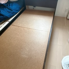 シングルベッド マットレス無しの画像
