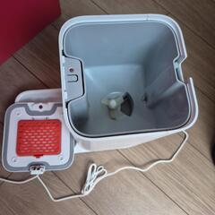 猫　自動餌やりの画像