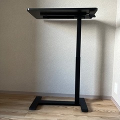 キャスター付きコンパクト昇降式テーブル(IKEA)の画像