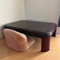 大きいテーブルの画像