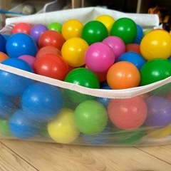 ボールプールのボールの画像
