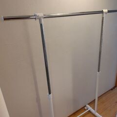 ニトリ　伸縮ハンガーラックの画像
