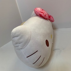 キティちゃんクッションぬいぐるみの画像