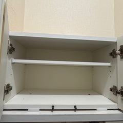 マグネット開閉　収納棚の画像