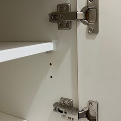 マグネット開閉　収納棚の画像
