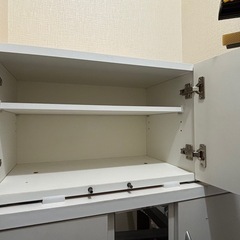 マグネット開閉　収納棚の画像