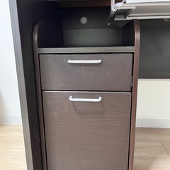 収納付きのPCデスクの画像