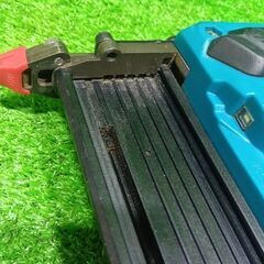 マキタ FN350DRG 充電式面木釘打【船橋馬込店】【店頭取引限定】【中古】管理番号：ITSVCVC4FSOWの画像