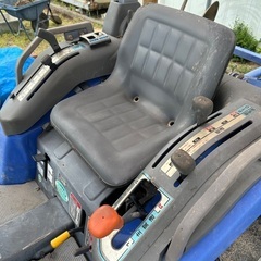 【引取限定】イセキ　トラクター SIAL ＨＵＮＴＥＲ２０ｓ 実働900時間 自動水平 自動深耕 パワステ　スーパフルターン　逆転PTO (専用畝立て機付き)の画像