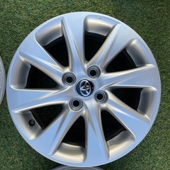 トヨタ アクア純正 15インチアルミホイール 15x6J オフセット45 4穴 PCD100 4本 中古　大阪、三重、岐阜、京都、奈良で受け渡しできますの画像