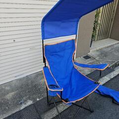 キャンプなどに屋根付きチェアの画像
