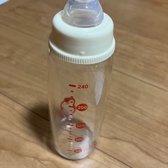 おかゆクッカー＋哺乳瓶1本＋エプロン2枚　セットの画像