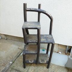 【お譲り先決定】木製？　飾り棚の画像