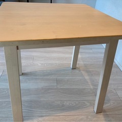 IKEAテーブルの画像