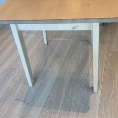 IKEAテーブルの画像