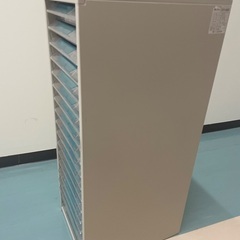スチール製18段レターラック、クリアキャビネット、ライオン事務器、74×27.7×35cmの画像