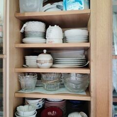 お話し中：大量の食器とカップボード、新品有り（食器だけでも）の画像