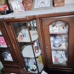 お話し中：大量の食器とカップボード、新品有り（食器だけでも）の画像