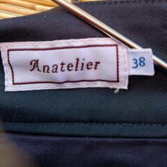 Anatelier アナトリエ フリル付き濃紺（黒近）ガウチョパンツ サイズ38の画像
