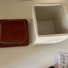 陶器の蓋付き容器３個組の画像