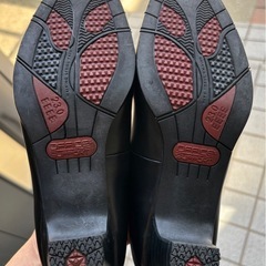 黒のパンプスの画像