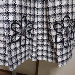 【クレージュ】フレアスカート 白黒チェック 花刺繍の画像