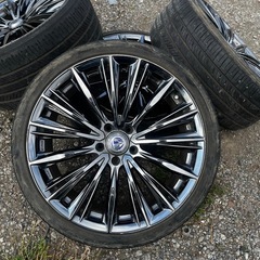 Rays ベルサス VOUGE・PCD114.3/5H・P245/35ZR20の画像