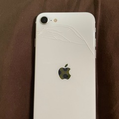 【即日お渡し可】iPhoneSE2 64GB simロック解除済み　背面割れジャンク の画像