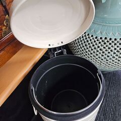リサイクルショップどりーむ天保山店　No3627　ゴミ箱　フットペダル式　蓋つき　ホワイトの画像
