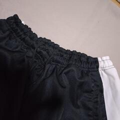 ONTHECOURT】バスケットボールパンツ 黒 緑 サイドストライプの画像