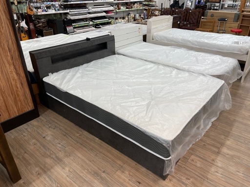 ダブルベッド　ブラック