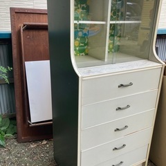 レトロ　収納棚の画像