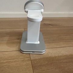 定価16800円　iPhone、Apple Watch 同時充電機の画像