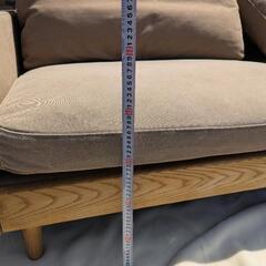3人掛けソファ　クッション付きの画像