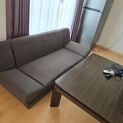 ニトリ　家具調こたつ　ソファー　180cm位　冷蔵庫もあります。　セットです。の画像