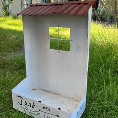 108：★値下げしました★ブリキプランター　大　屋根付き　赤　寄せ植え　缶　ガーデニングに！の画像