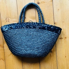 美品　カゴバッグ　黒　スパンコールの画像