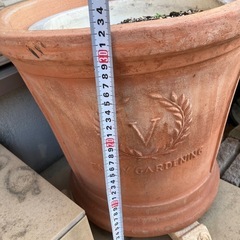 【希望者あり受付一時停止】大きな植木鉢2個セットの画像
