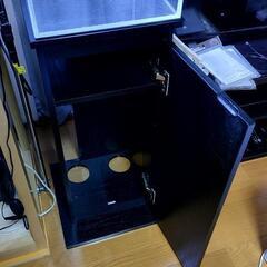 アクリル水槽、水槽台、LEDライトの画像