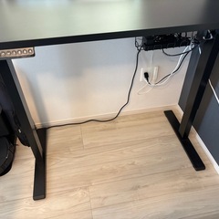 FLEXISPOT 電動式スタンディングデスクの画像