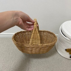 取っ手付きアンティークバスケット かごの画像