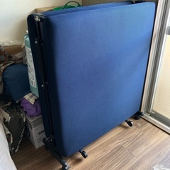 折りたたみベッドの画像