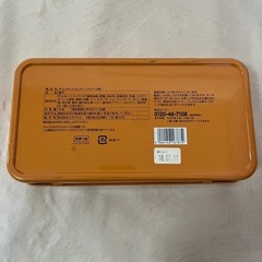 クレヨンの缶ケースの画像