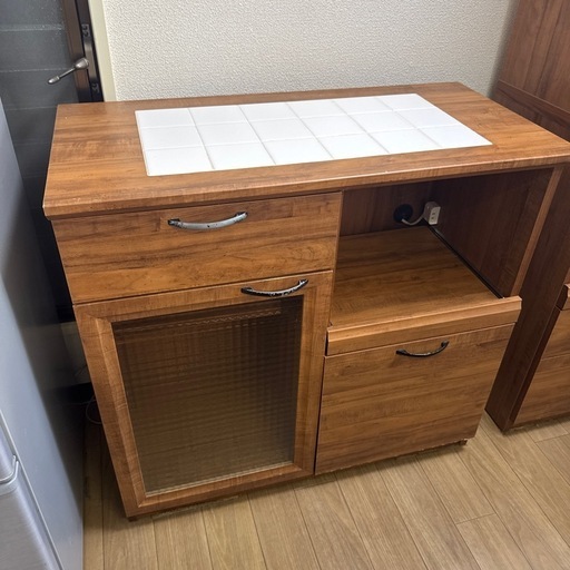 食器棚　カップボード