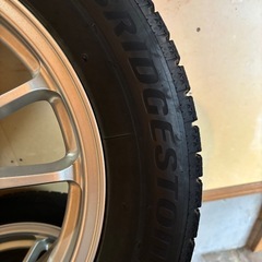 冬タイヤ215/60 R17の画像