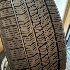冬タイヤ215/60 R17の画像