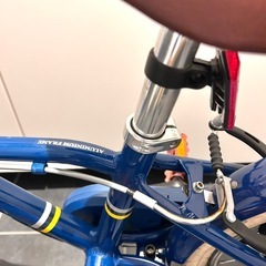 16インチ 子供用自転車 青ボディ 白タイヤ デカトロンの画像