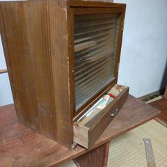 扉付き、小物棚の画像